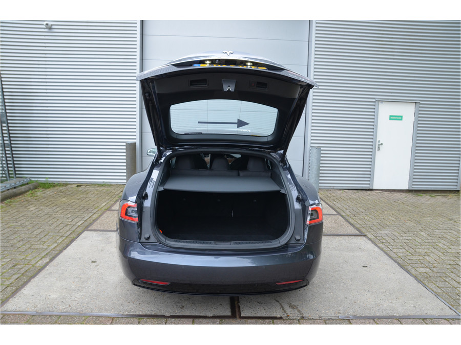 Tesla Model S Long Range