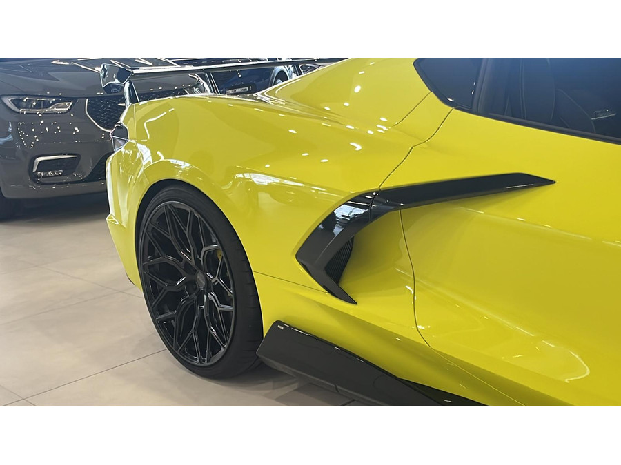 Corvette C8 3LT Stingray Convertible R-Pack