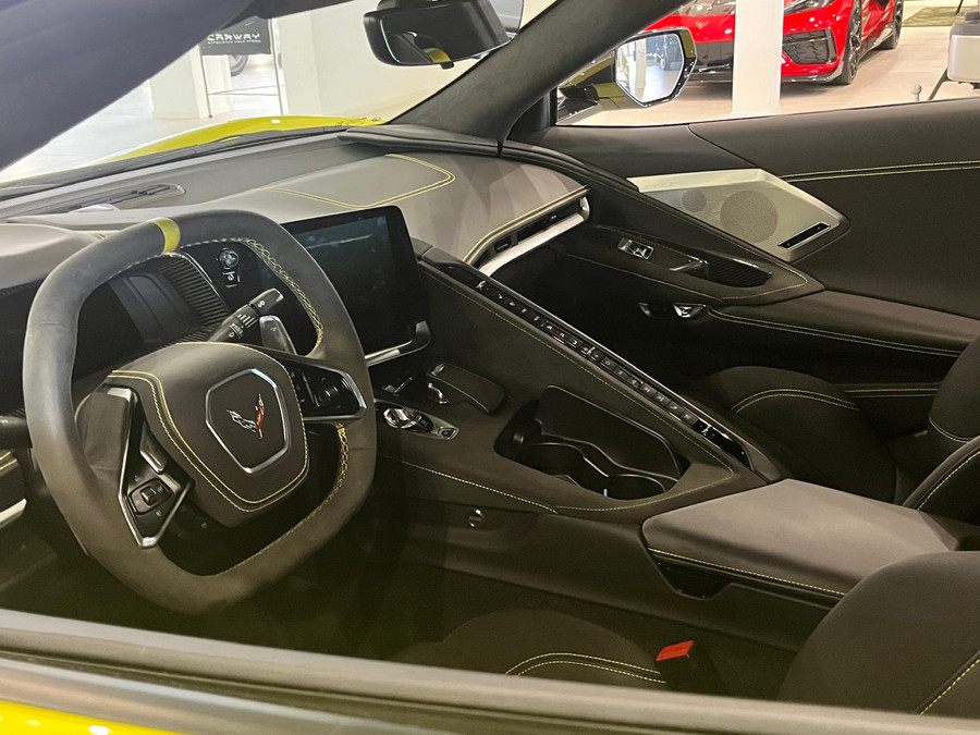 Corvette C8 3LT Stingray Convertible R-Pack