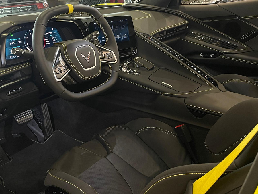 Corvette C8 3LT Stingray Convertible R-Pack