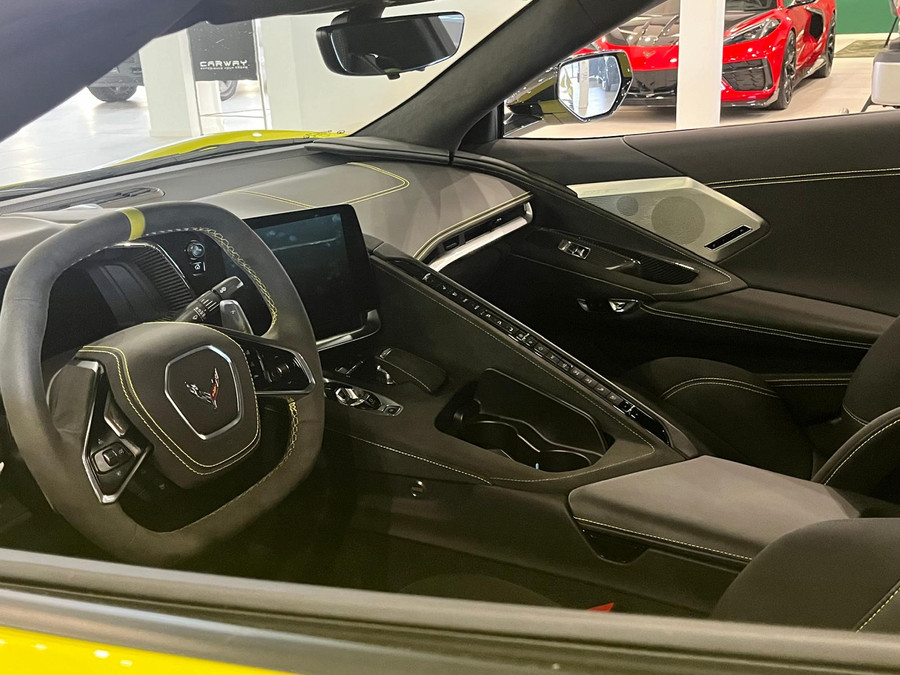 Corvette C8 3LT Stingray Convertible R-Pack