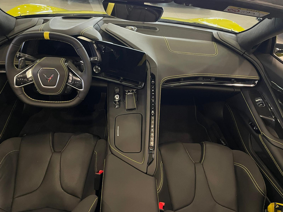 Corvette C8 3LT Stingray Convertible R-Pack