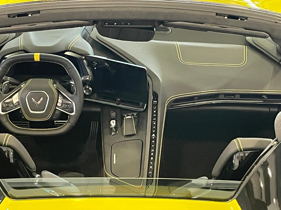 Corvette C8 3LT Stingray Convertible R-Pack