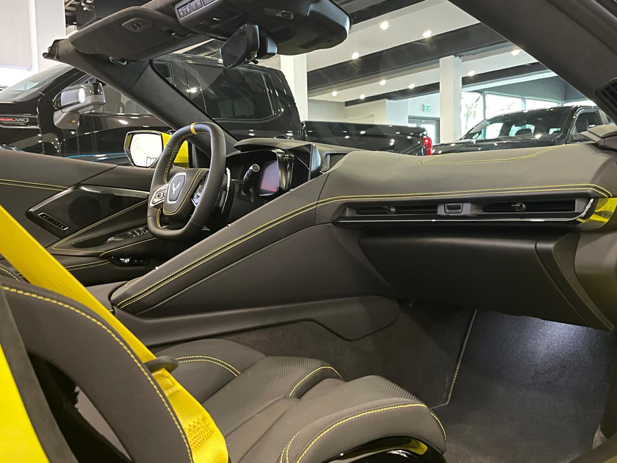 Corvette C8 3LT Stingray Convertible R-Pack