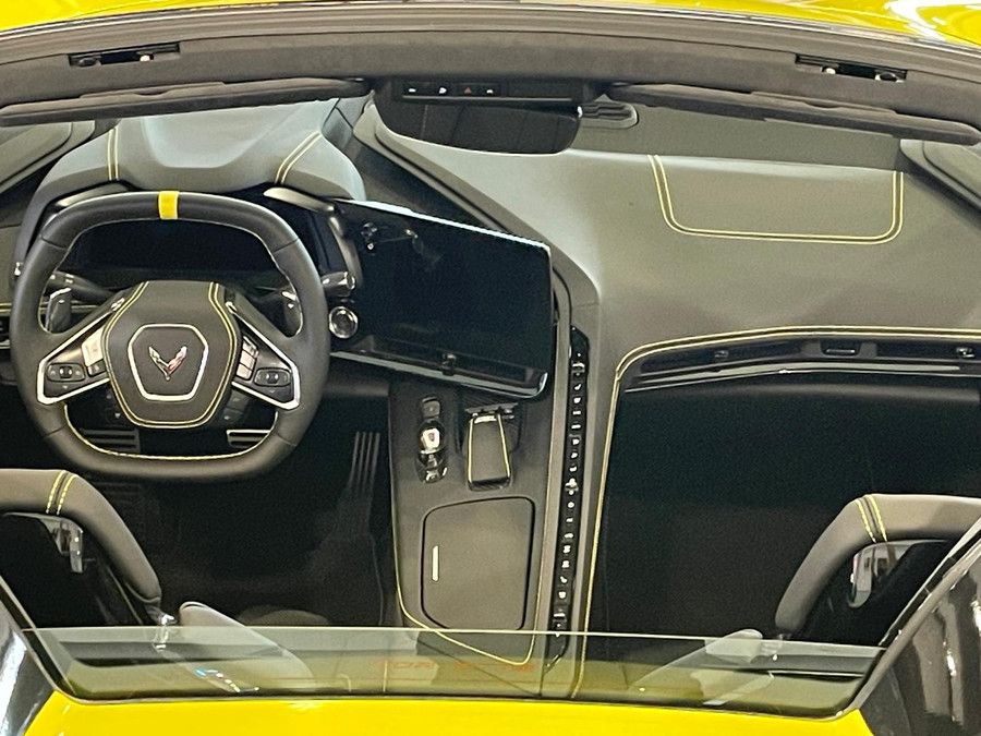 Corvette C8 3LT Stingray Convertible R-Pack