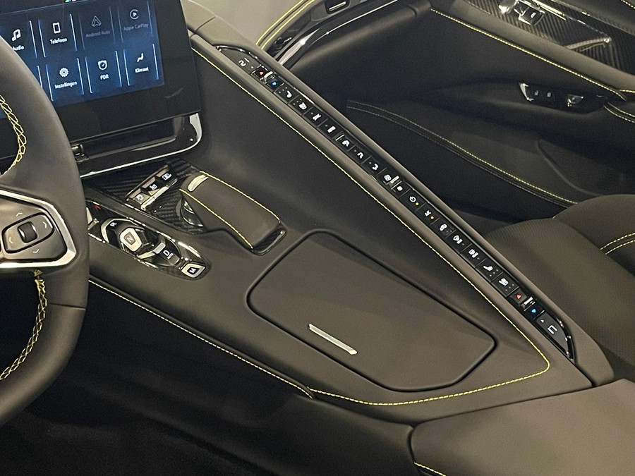 Corvette C8 3LT Stingray Convertible R-Pack