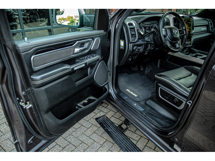 Dodge RAM 1500 5.7 V8 4x4 Crew Cab Laramie