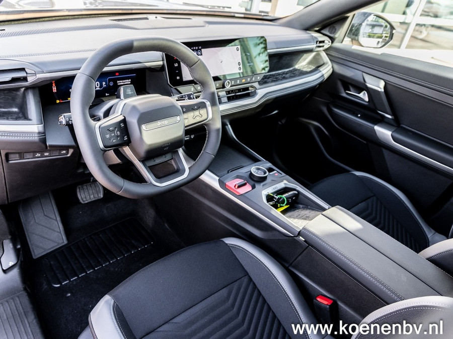 Jeep Compass 1.2 E-HYBRID First Edition PANO / CONVENIENCE PACK / TWO TONE