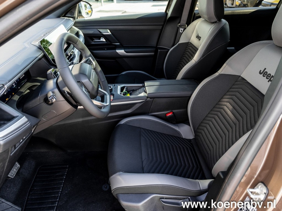 Jeep Compass 1.2 E-HYBRID First Edition PANO / CONVENIENCE PACK / TWO TONE