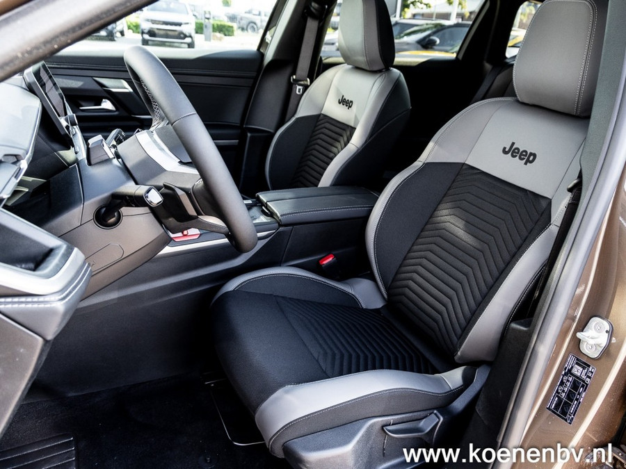Jeep Compass 1.2 E-HYBRID First Edition PANO / CONVENIENCE PACK / TWO TONE