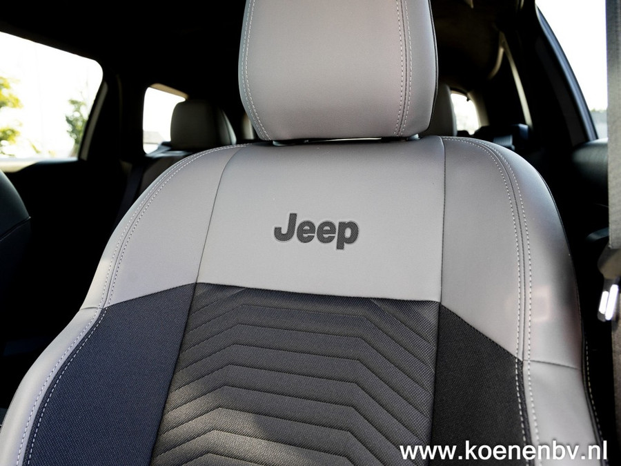 Jeep Compass 1.2 E-HYBRID First Edition PANO / CONVENIENCE PACK / TWO TONE