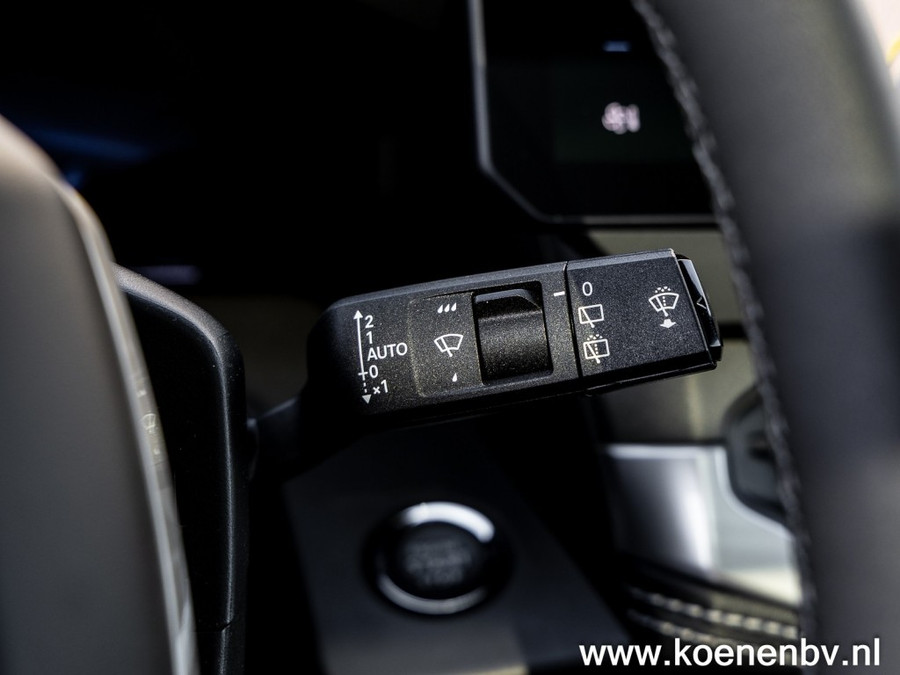 Jeep Compass 1.2 E-HYBRID First Edition PANO / CONVENIENCE PACK / TWO TONE
