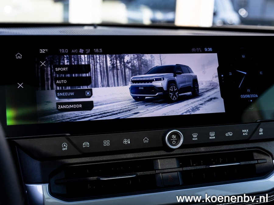 Jeep Compass 1.2 E-HYBRID First Edition PANO / CONVENIENCE PACK / TWO TONE