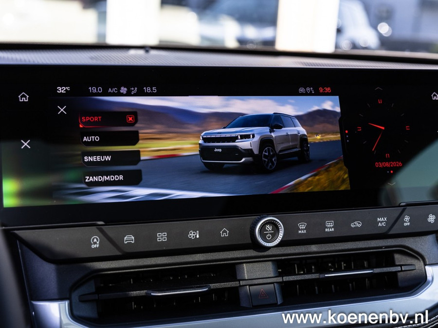 Jeep Compass 1.2 E-HYBRID First Edition PANO / CONVENIENCE PACK / TWO TONE