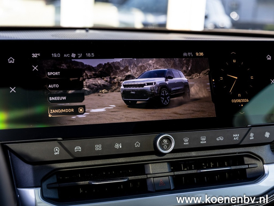 Jeep Compass 1.2 E-HYBRID First Edition PANO / CONVENIENCE PACK / TWO TONE