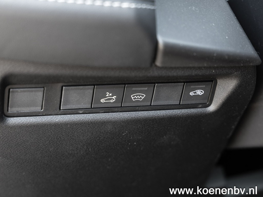Jeep Compass 1.2 E-HYBRID First Edition PANO / CONVENIENCE PACK / TWO TONE