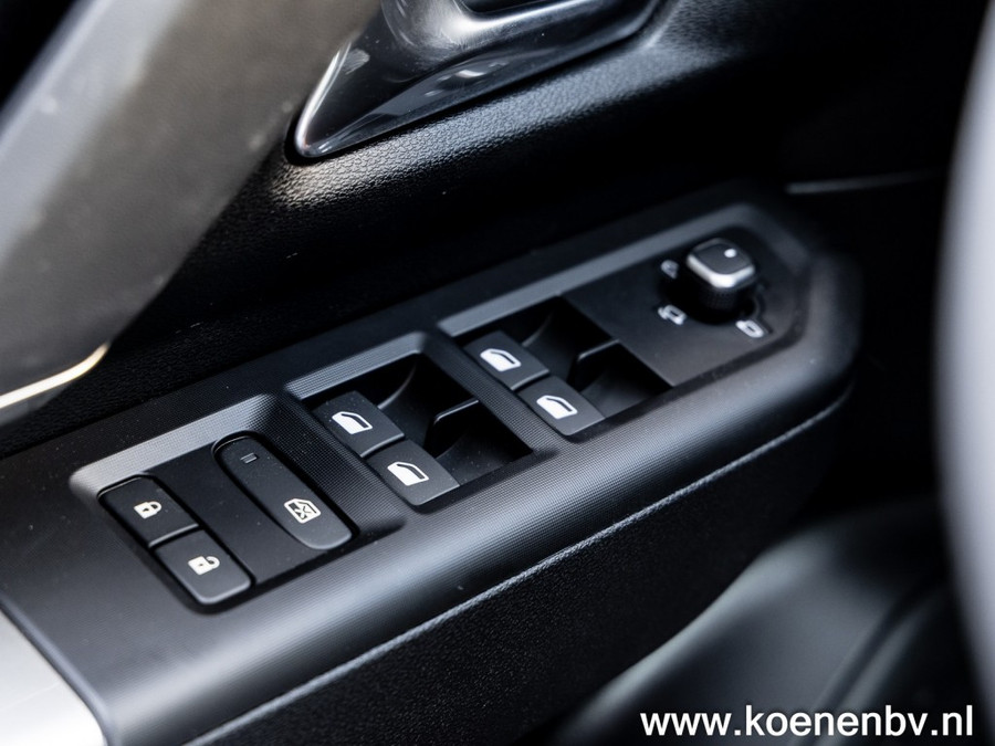 Jeep Compass 1.2 E-HYBRID First Edition PANO / CONVENIENCE PACK / TWO TONE