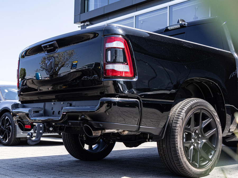 Dodge RAM 1500 5.7 V8 4x4 Crew Cab Sport Night Edition