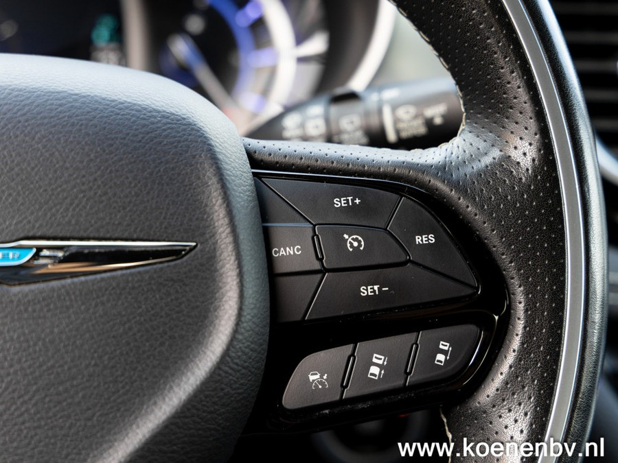 Chrysler Pacifica 3.6 V6 HYBRID Limited S PANO / LEER / 7 ZITS