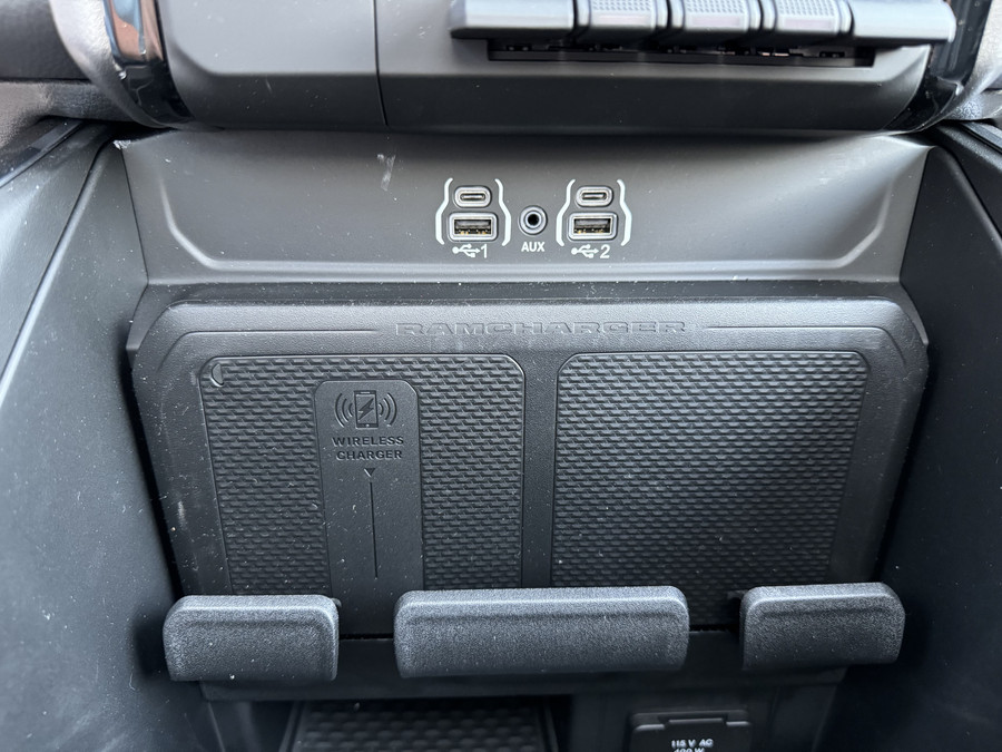 Dodge RAM 1500 Laramie Sport Hurricane