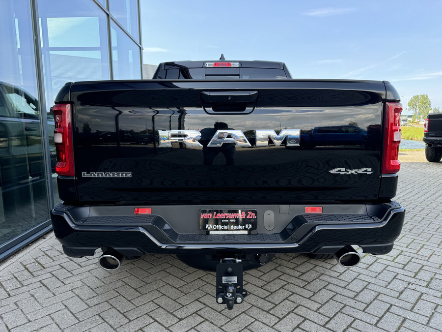 Dodge RAM 1500 Laramie Sport Hurricane