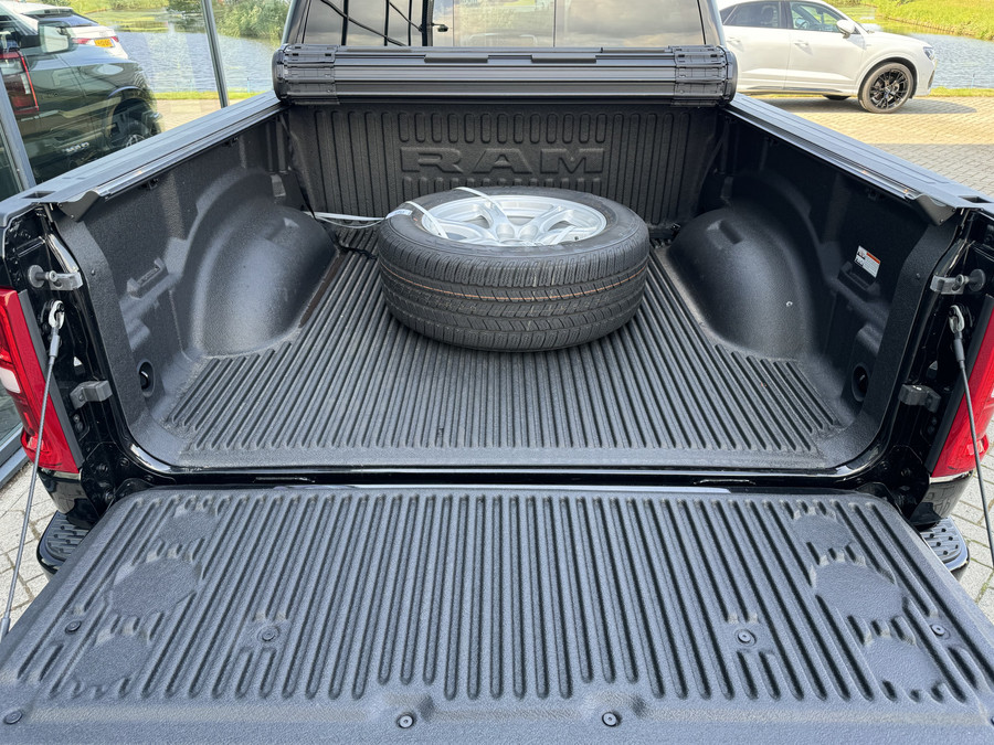 Dodge RAM 1500 Laramie Sport Hurricane