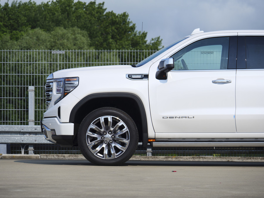 GMC Sierra 1500 Denali 3.0L Duramax Turbo Diesel
