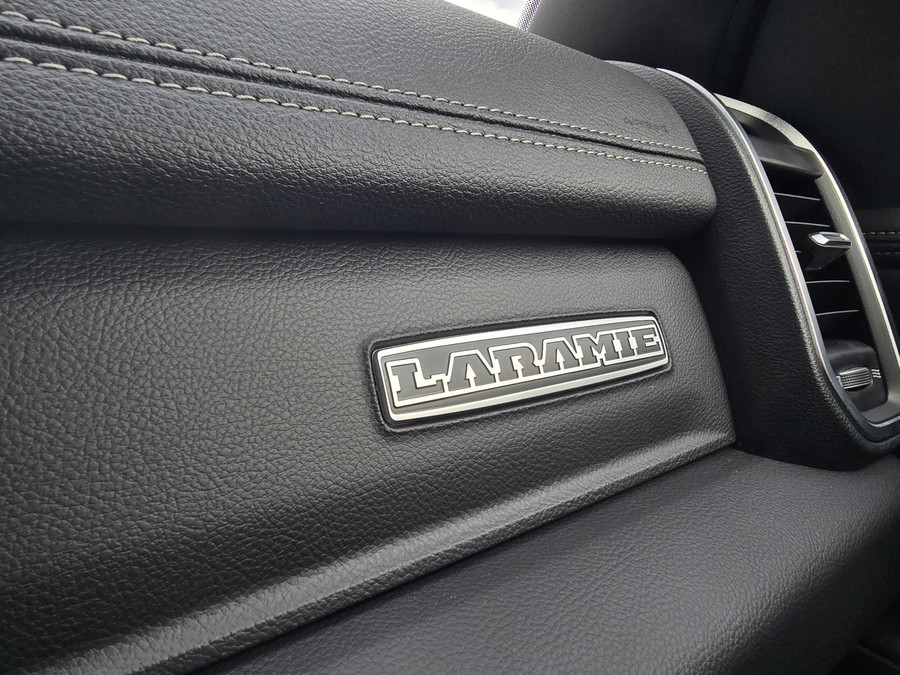 Dodge RAM 1500 5.7 V8 4x4 Crew Cab Laramie