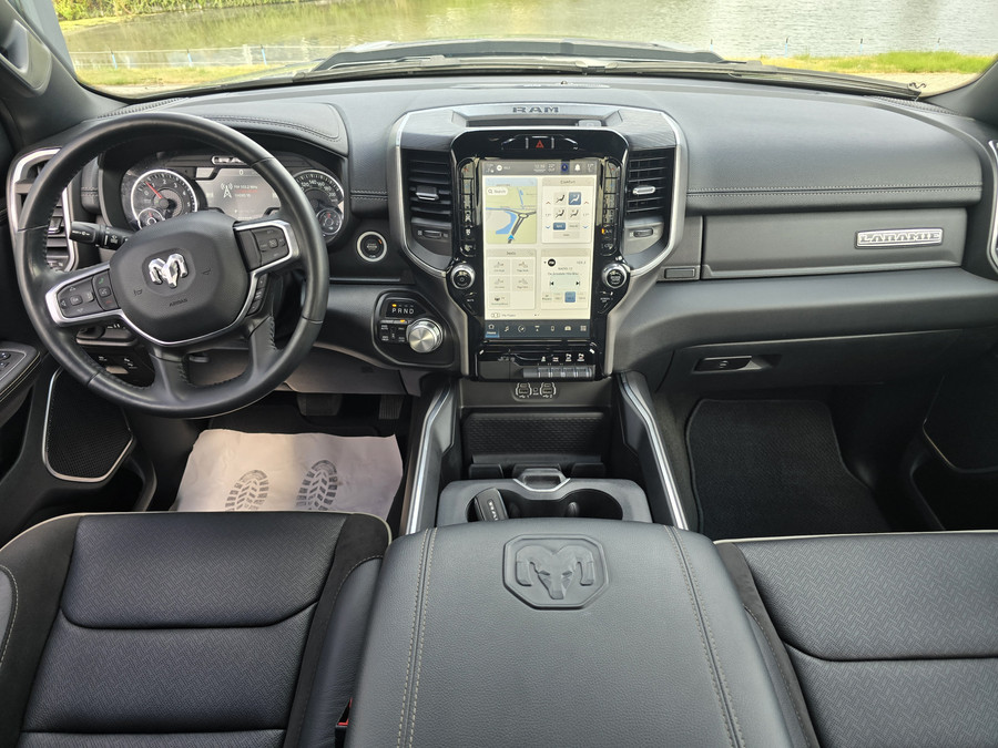 Dodge RAM 1500 5.7 V8 4x4 Crew Cab Laramie