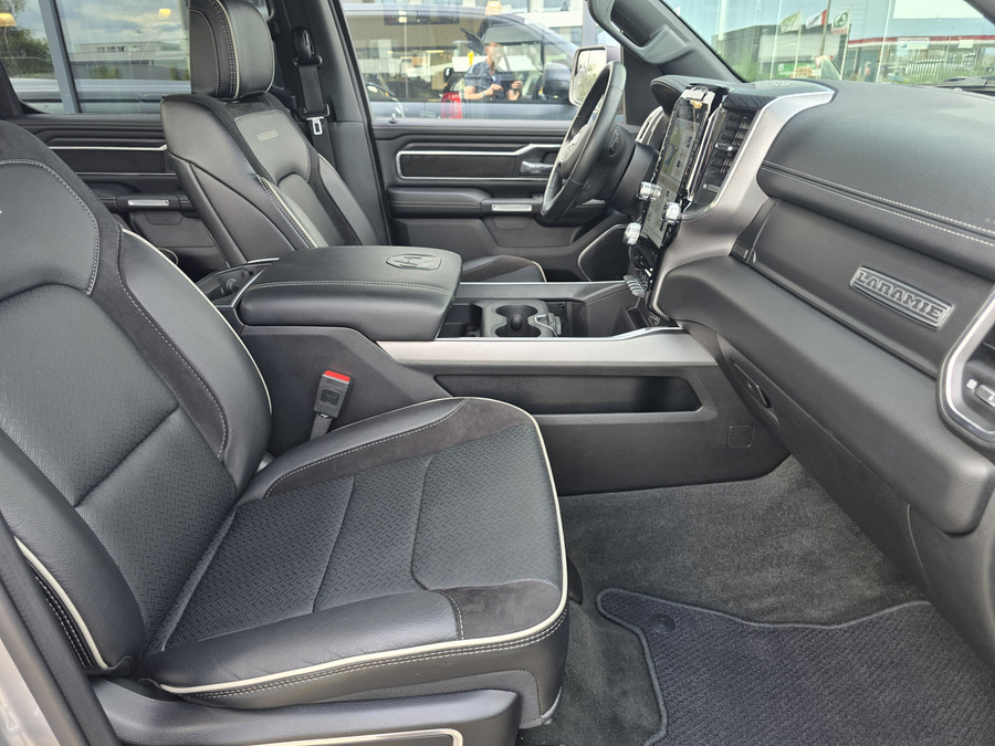 Dodge RAM 1500 5.7 V8 4x4 Crew Cab Laramie