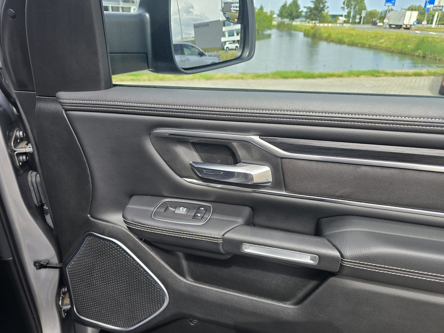 Dodge RAM 1500 5.7 V8 4x4 Crew Cab Laramie