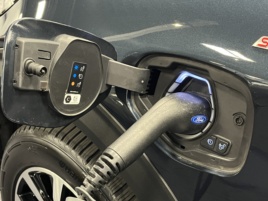 Ford Explorer 3.0 V6 EcoBoost PHEV ST-Line 457PK AWD | 7-Persoons | Trekhaak | Panodak | Sidebars