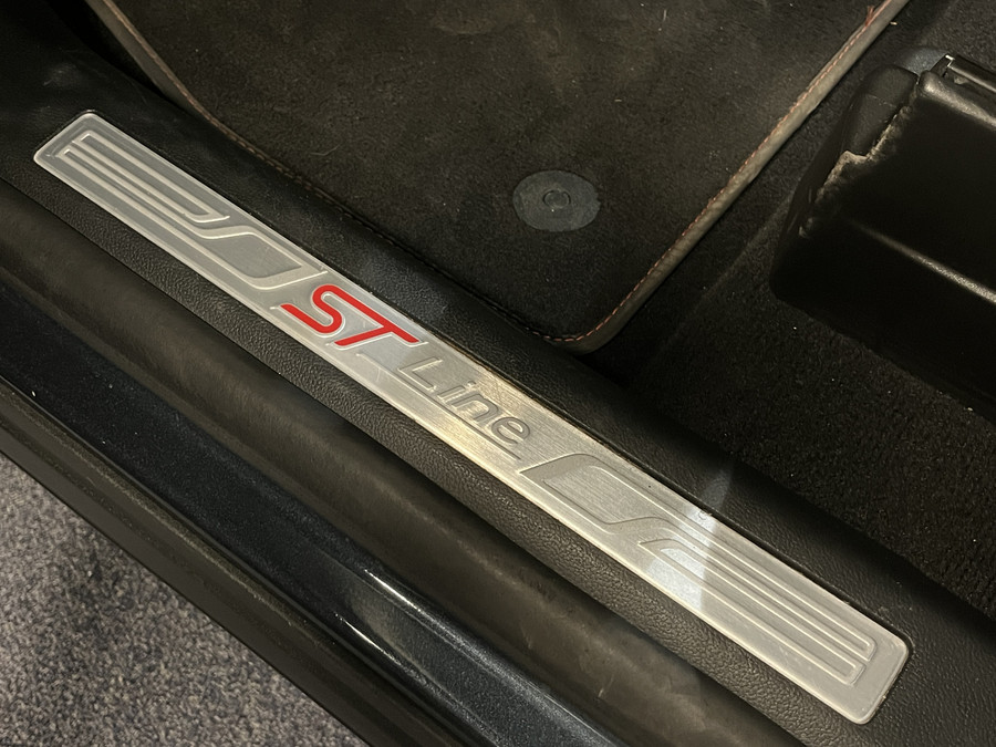 Ford Explorer 3.0 V6 EcoBoost PHEV ST-Line 457PK AWD | 7-Persoons | Trekhaak | Panodak | Sidebars