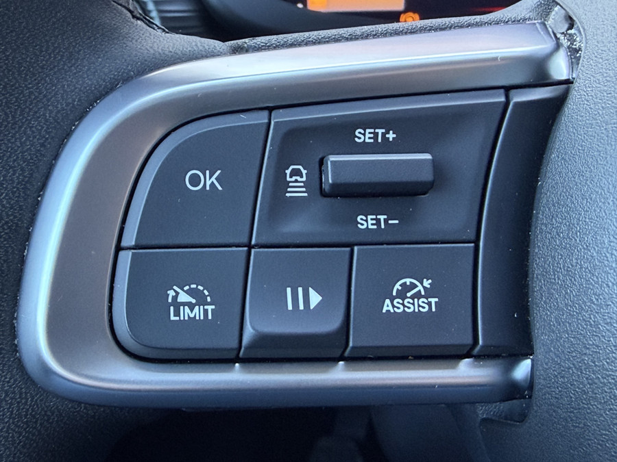 Jeep Avenger 100pk Altitude (Camera - Keyless Entry - Adaptieve Cruise Controle - Elektrische Klep - JBL - LED -