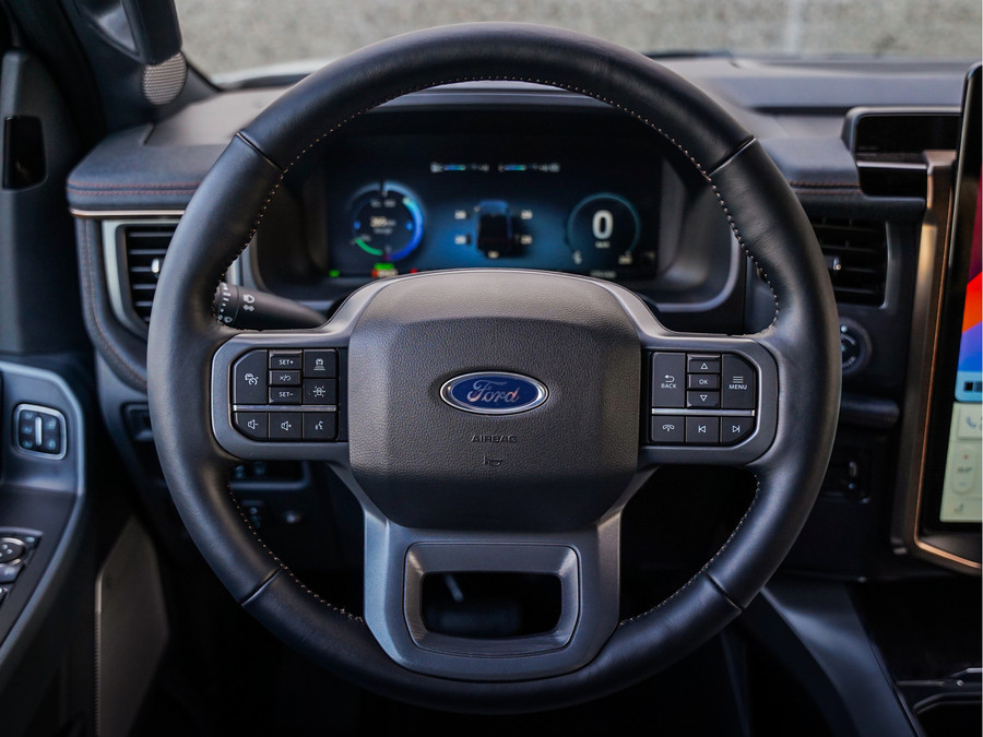 Ford F-150 Lightning Lariat Standard Range