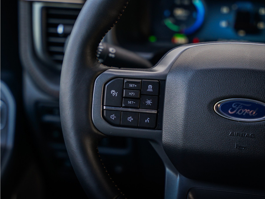 Ford F-150 Lightning Lariat Standard Range