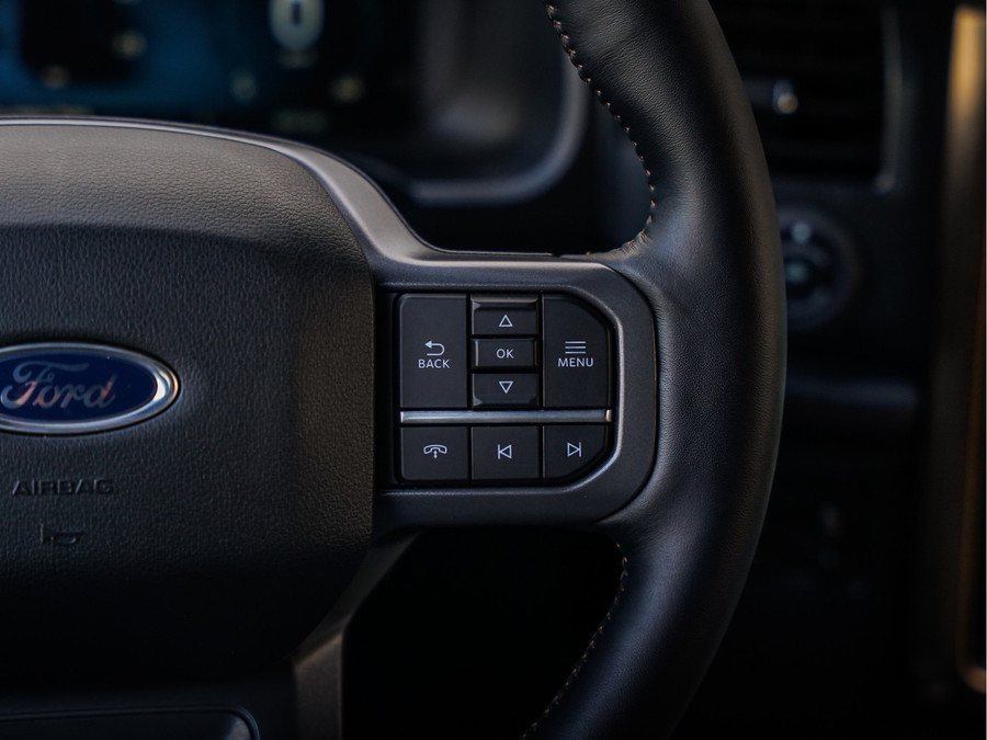 Ford F-150 Lightning Lariat Standard Range