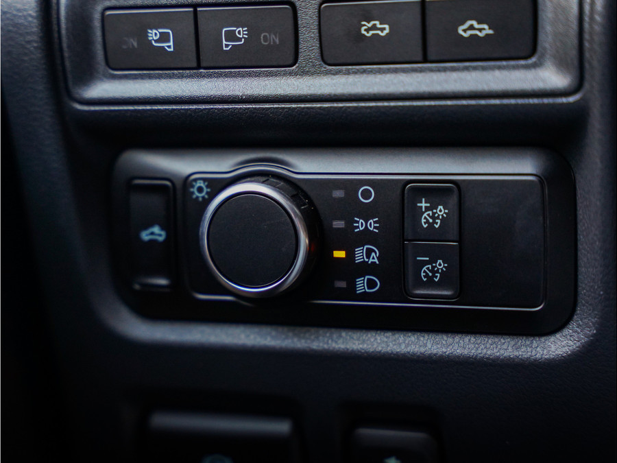 Ford F-150 Lightning Lariat Standard Range