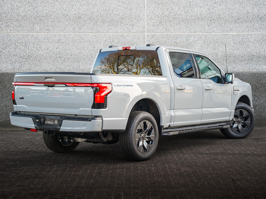 Ford F-150 Lightning Lariat Standard Range