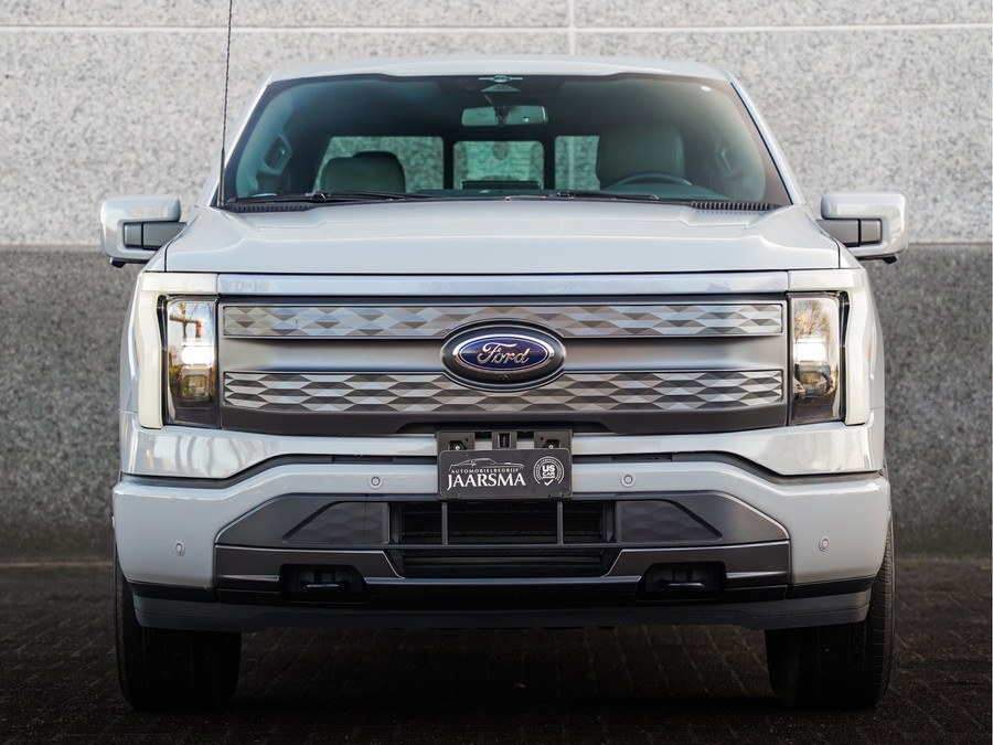 Ford F-150 Lightning Lariat Standard Range