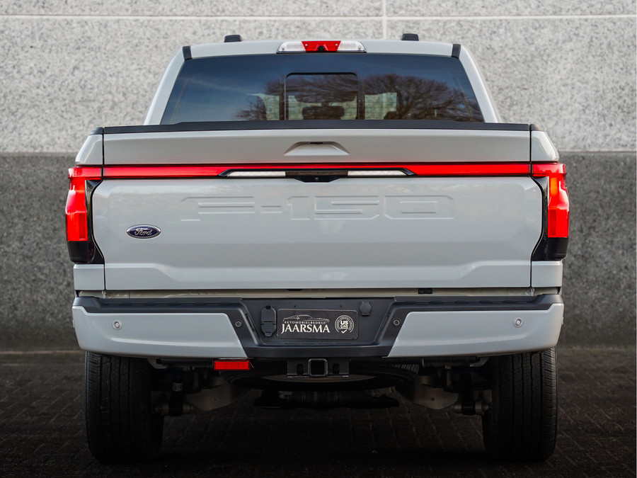 Ford F-150 Lightning Lariat Standard Range
