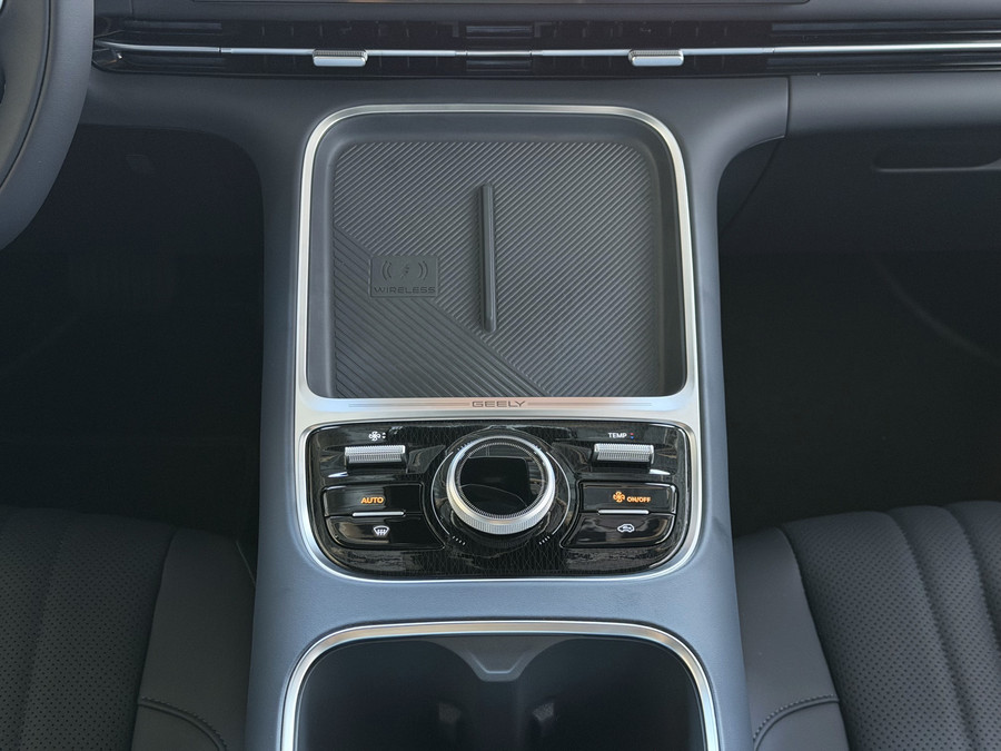 Geely Starray EM-i MAX+ PHEV LONG RANGE NIEUWE AUTO | 29,8 kWh ACCU | 136 KM WLTP | PANORAMADAK | STOELVERWARMING/KOELI