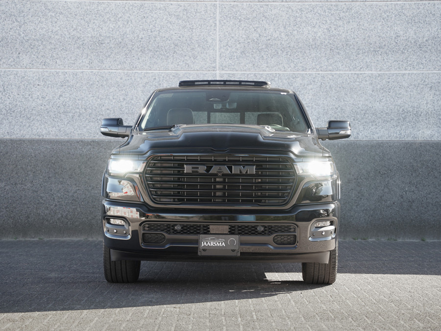 Dodge RAM 1500 Laramie Night SST Hurricane 426pk