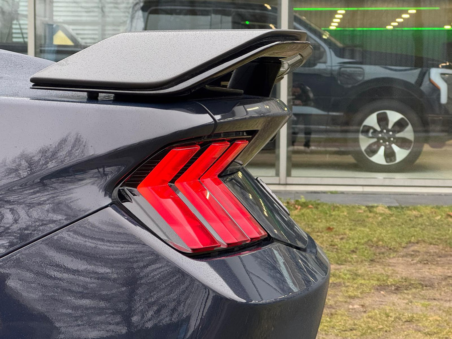 Ford Mustang GT 5.0 V8 Dark Horse