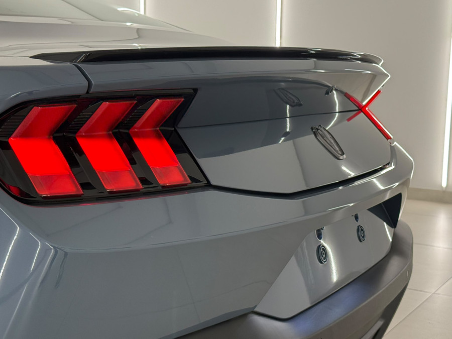 Ford Mustang GT 5.0 V8 Dark Horse