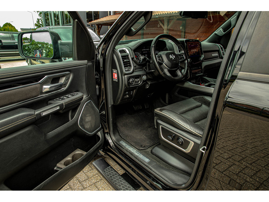 RAM Dodge Ram 1500 laramie V8