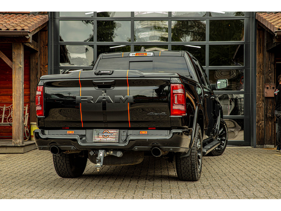 RAM Dodge Ram 1500 laramie V8