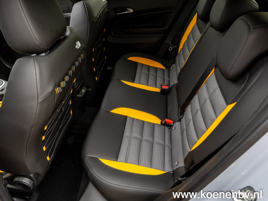 Jeep Avenger 1.2T 4xE The North Face PANO / 4WD / AUTOMAAT