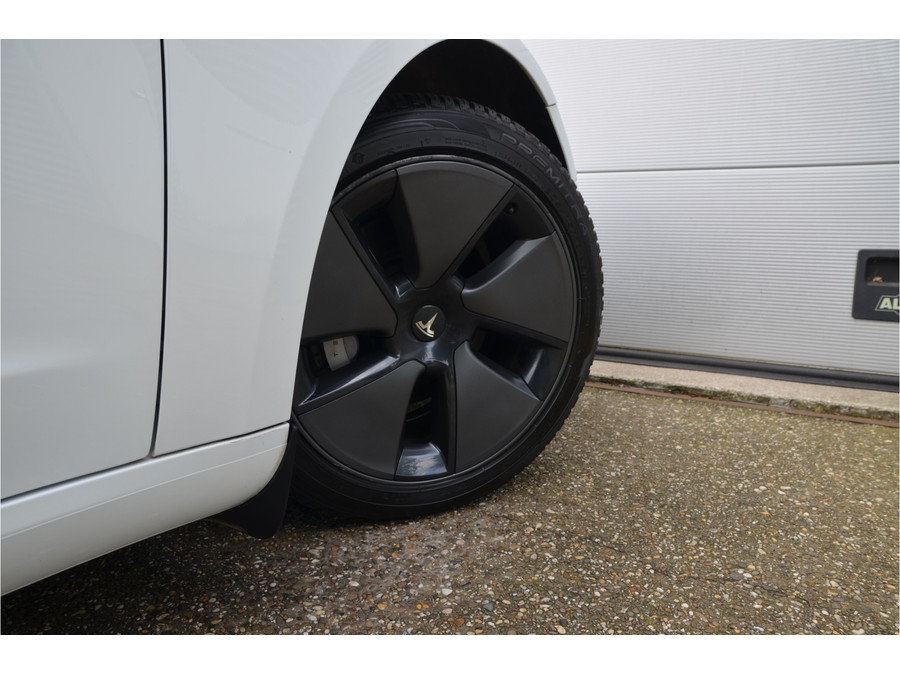 Tesla Model 3 Standard RWD Plus 60 kWh