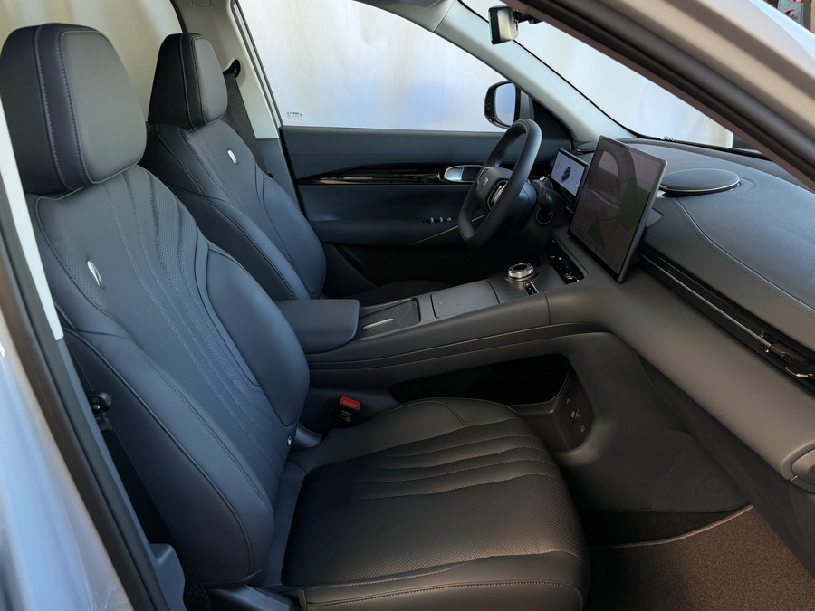 Geely E5 Pro+ 68 kWh | 475 km WLTP | Moonlight Silver 8 Jaar Garantie | 360° Camera | Warmtepomp | Leder | Bl